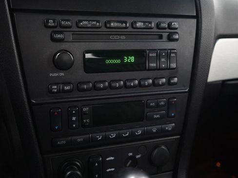 Used 2004 Ford Thunderbird image 18