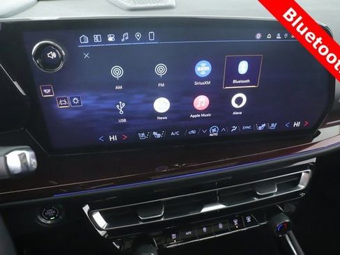 Used 2025 Chevrolet Traverse RS image 24