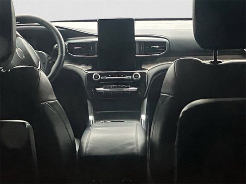 Used 2022 Ford Explorer Platinum w/ Technology Package image 6