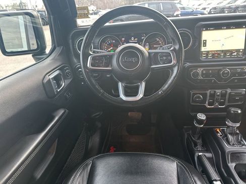 Used 2022 Jeep Wrangler Unlimited Sahara w/ Cold Weather Group image 17