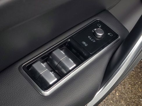 Used 2024 Jaguar F-PACE R-Dynamic S image 11