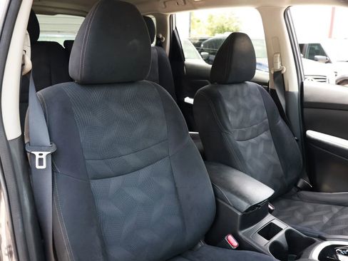 Used 2014 Nissan Rogue SV w/ SV Moonroof Package FWD image 18