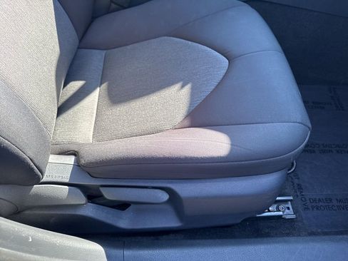 Used 2018 Toyota Camry LE image 41