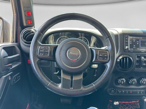 Used 2018 Jeep Wrangler Unlimited Rubicon w/ Connectivity Group AWD/4WD image 22