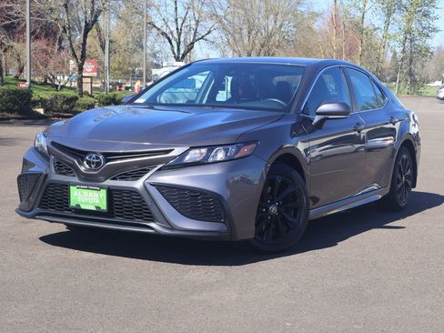 Used 2024 Toyota Camry SE FWD image 1