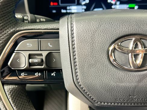 New 2026 Toyota Sequoia Platinum AWD/4WD image 18