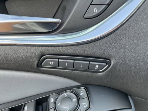 Used 2024 Buick Enclave Premium image 15