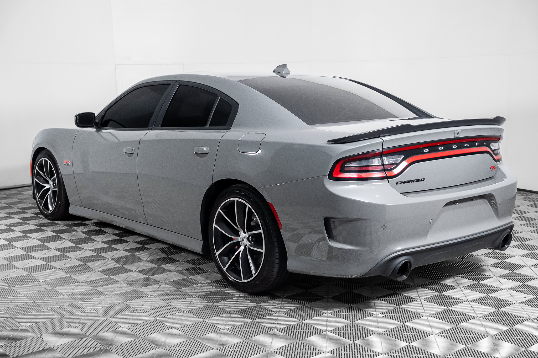 Used 2017 Dodge Charger R/T Scat Pack w/ Driver Confidence Group RWD image 17
