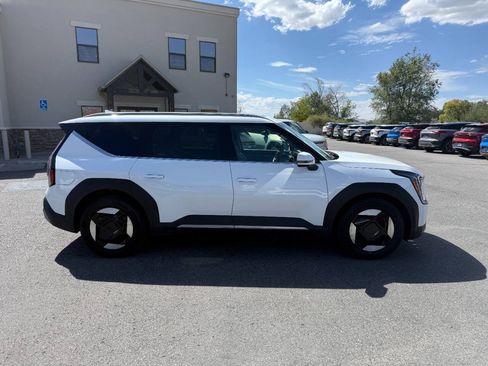 Used 2024 Kia EV9 Wind AWD/4WD image 9