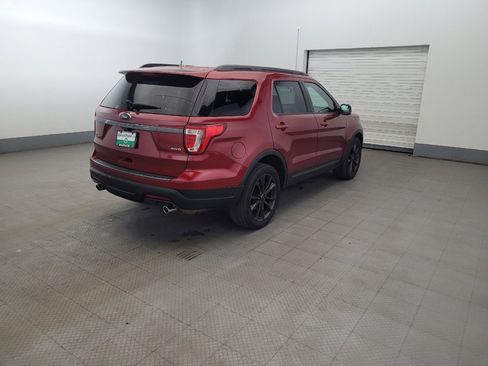 Used 2018 Ford Explorer XLT w/ Equipment Group 202A AWD/4WD image 9
