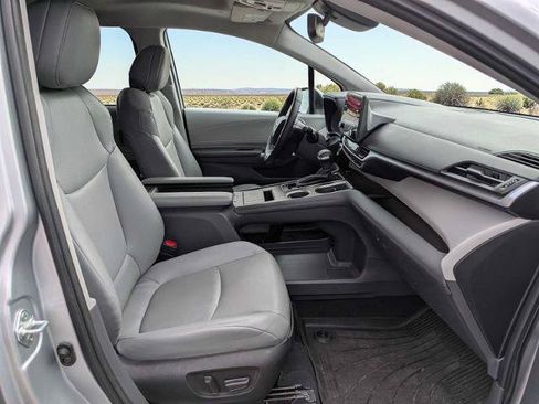 Used 2022 Toyota Sienna XLE AWD/4WD image 17