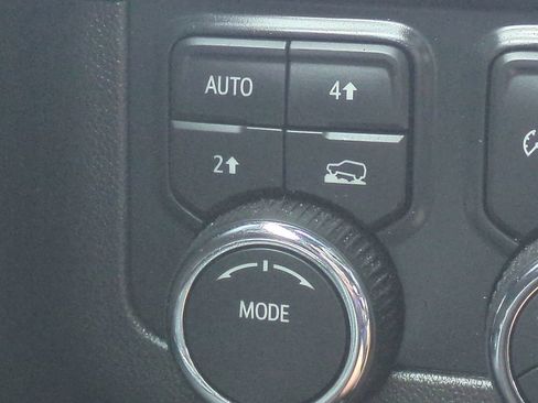 Used 2025 Chevrolet Tahoe Premier AWD/4WD image 30