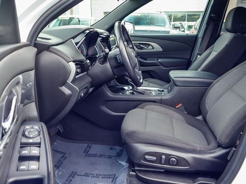 Used 2022 Chevrolet Traverse LT AWD/4WD image 2