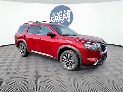 Used 2023 Nissan Pathfinder SV image 1