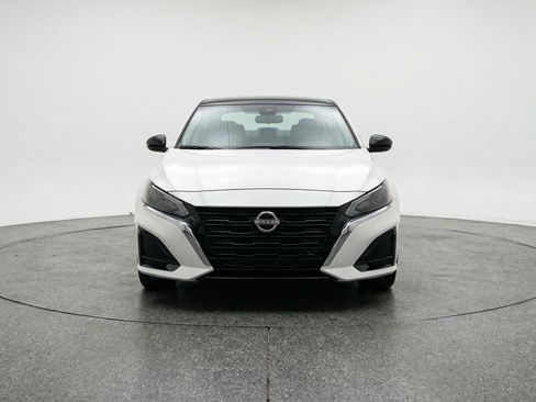 Used 2025 Nissan Altima 2.5 SV FWD image 2
