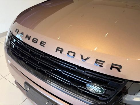 Used 2025 Land Rover Range Rover Evoque Dynamic SE AWD/4WD image 10