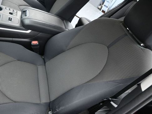 Used 2023 Toyota Highlander L FWD image 9
