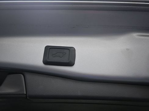Used 2021 Toyota RAV4 XLE w/ Convenience Package AWD/4WD image 19