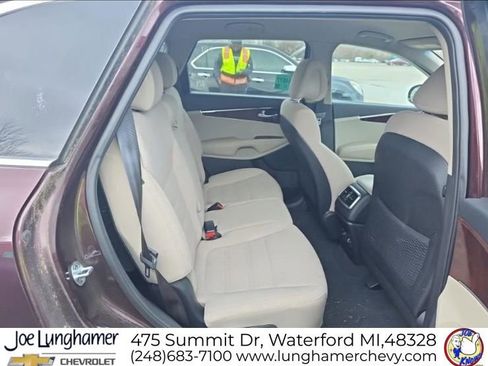 Used 2016 Kia Sorento LX w/ LX Convenience Package image 12