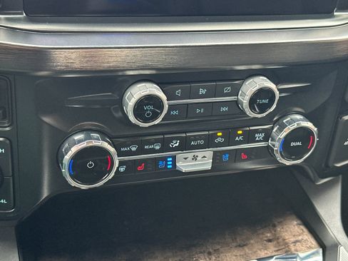 Used 2024 Ford F250 Lariat w/ Lariat Ultimate Package AWD/4WD image 28