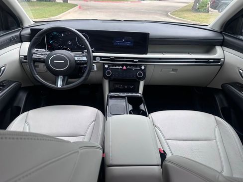 Used 2025 Hyundai Tucson Limited image 19