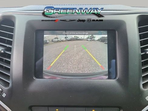 Used 2021 Jeep Cherokee Latitude Plus FWD image 14