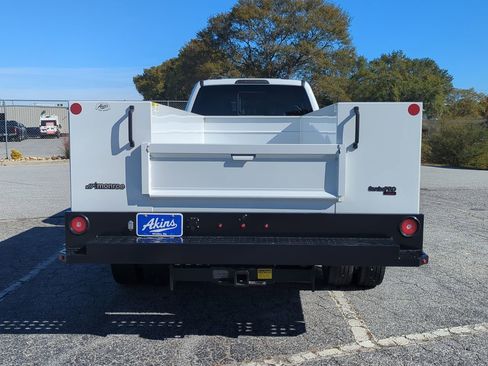 New 2025 Ford F450 XL w/ XL Chrome Package image 4