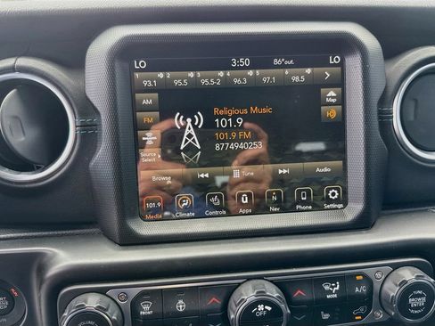 Used 2022 Jeep Wrangler Unlimited Rubicon 4xe w/ Cold Weather Group AWD/4WD image 16