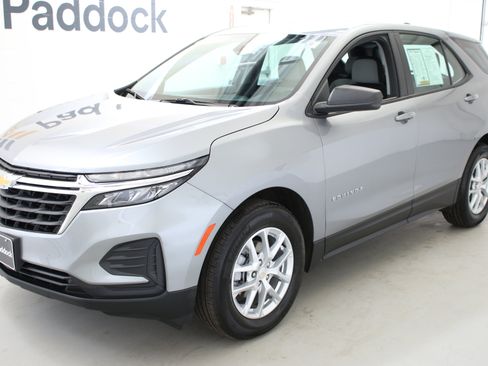 Used 2023 Chevrolet Equinox LS FWD image 3