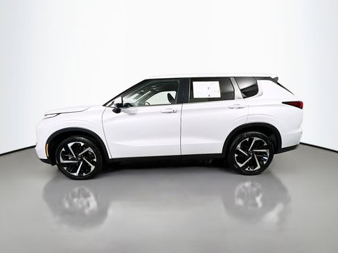Used 2024 Mitsubishi Outlander SE image 9