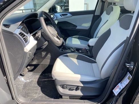New 2025 Volkswagen Taos SE image 23