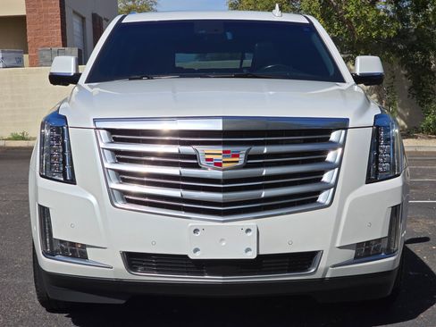 Used 2018 Cadillac Escalade ESV Platinum image 4