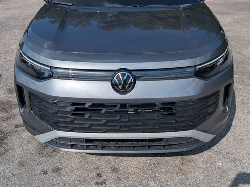 Used 2025 Volkswagen Tiguan S w/ 18" Wheel Package FWD image 13
