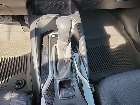 Used 2022 Toyota Corolla LE image 11