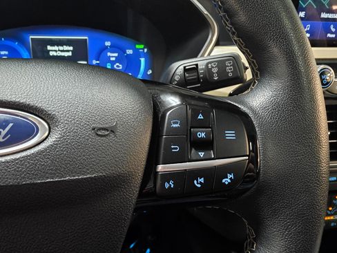 Used 2022 Ford Escape Titanium w/ Titanium Premium Package image 32