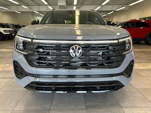 Used 2025 Volkswagen Atlas Cross Sport SEL R-Line AWD/4WD image 18