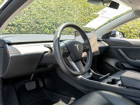 Used 2020 Tesla Model 3 Standard Range Plus RWD image 6