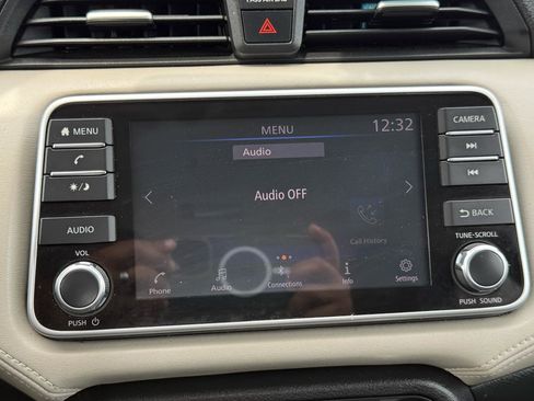 Used 2020 Nissan Versa SV FWD image 13