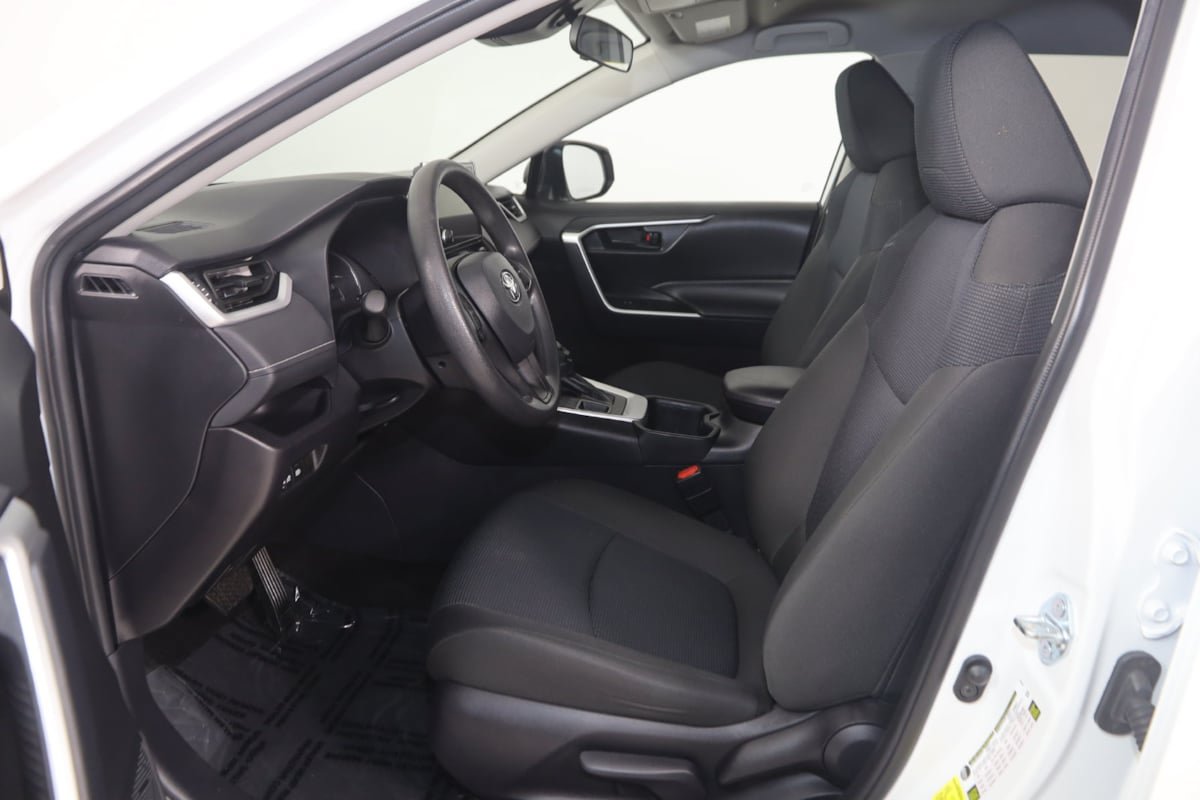 Used 2025 Toyota RAV4 LE AWD/4WD image 10