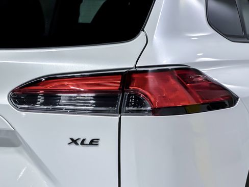 Used 2023 Toyota Corolla Cross XLE w/ Convenience Package FWD image 27