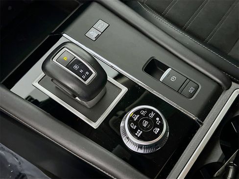 Used 2024 Mitsubishi Outlander SE image 18