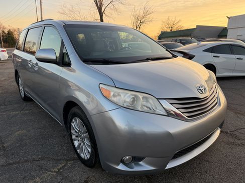 Used 2015 Toyota Sienna XLE Premium image 13