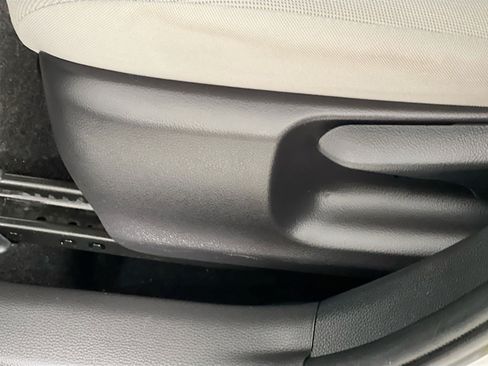 Used 2022 Toyota Corolla LE FWD image 16