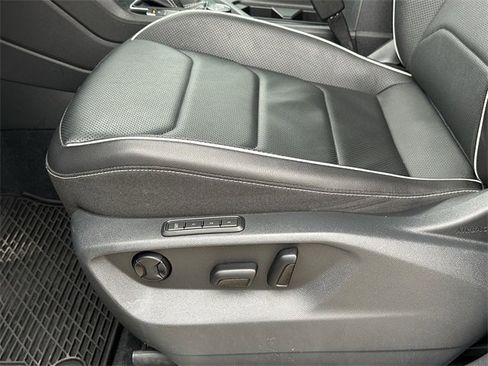 Used 2022 Volkswagen Tiguan SEL R-Line image 32