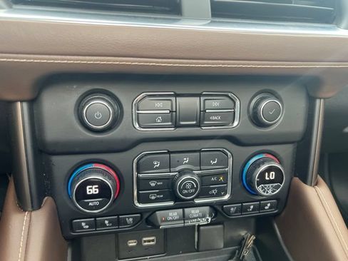 Used 2021 Chevrolet Tahoe High Country w/ Premium Package RWD image 13