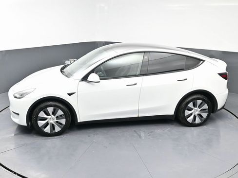 Used 2022 Tesla Model Y Long Range image 50