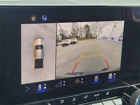 Used 2024 Chevrolet Colorado LT w/ LT Convenience Package III image 25