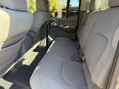 Used 2011 Nissan Frontier SV image 26