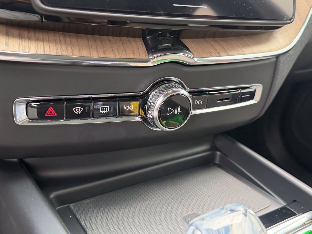 New 2027 Volvo XC60 B5 Core AWD/4WD image 16