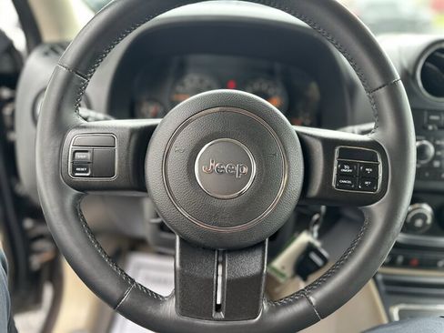 Used 2014 Jeep Patriot Latitude w/ Sun/Sound Group AWD/4WD image 15